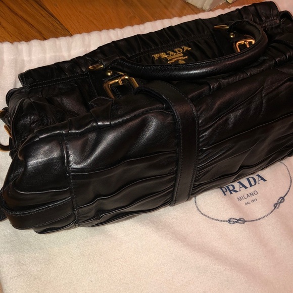 100% authentic Prada tote bag in black leather - Picture 7 of 10